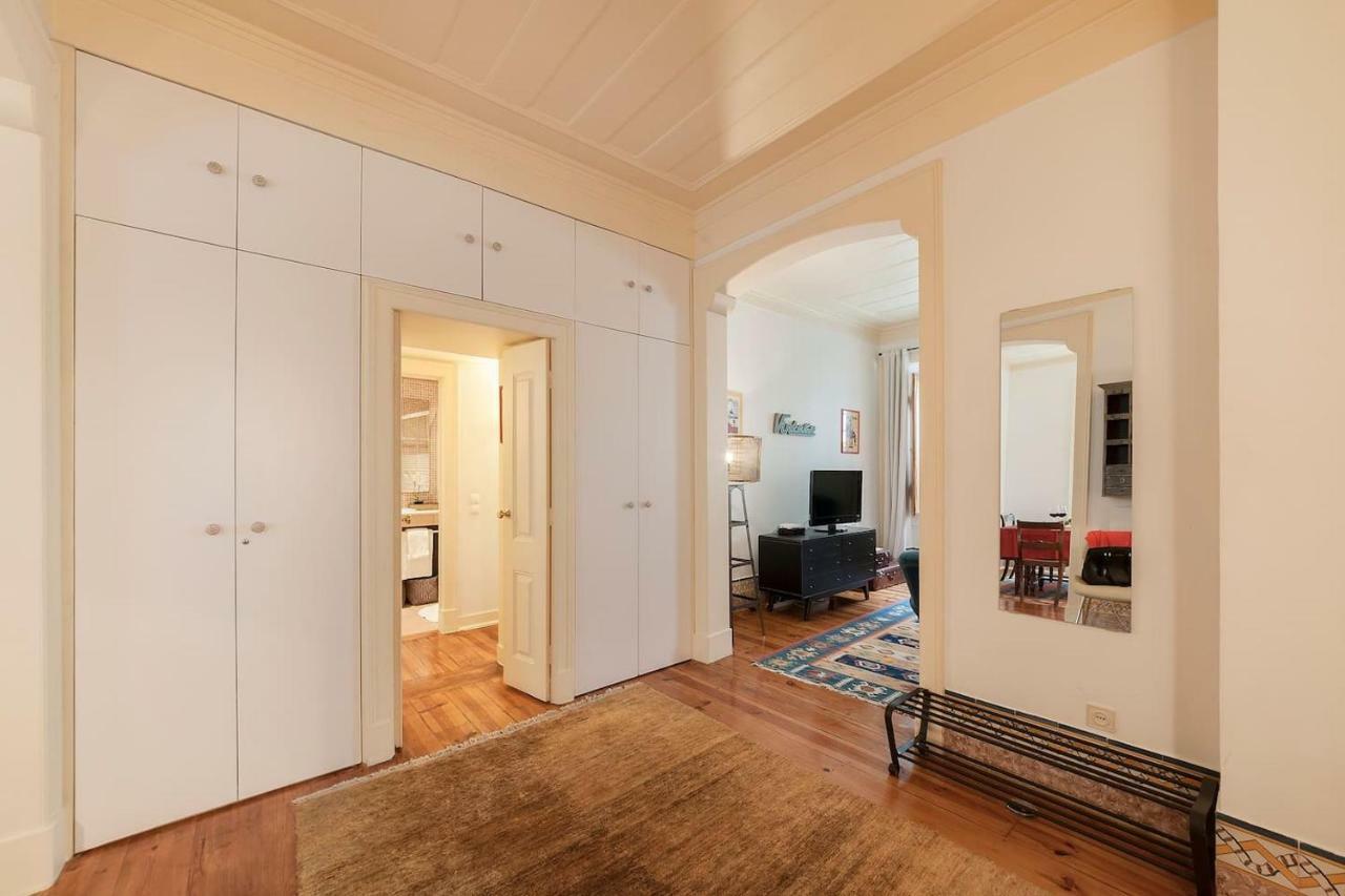 Apartment 2 Bedroom With Patio Next To Avenida Da Liberdade *