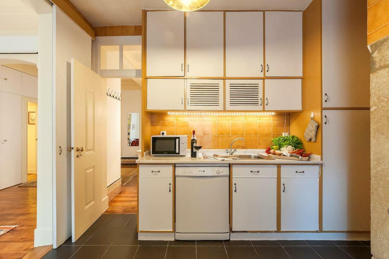2 Bedroom With Patio Next To Avenida Da Liberdade * Lisbon