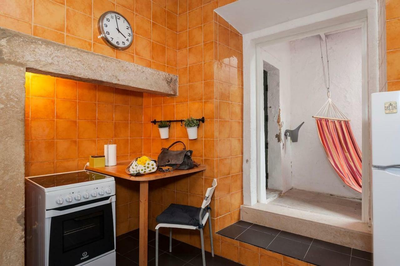 Quiet 2 Bedroom With Private Patio Next To Avenida Da Liberdade Apartamento *